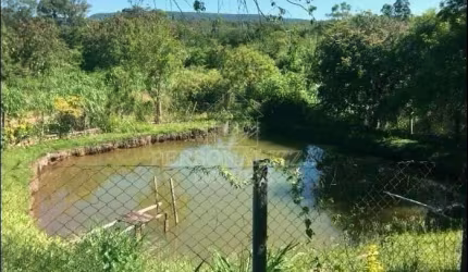 Chácara para venda ou locação em Jundiaí, bairro do Medeiros com 3 casas construídas