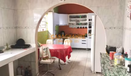 Casa com 3 quartos - 265 m² -  Centro