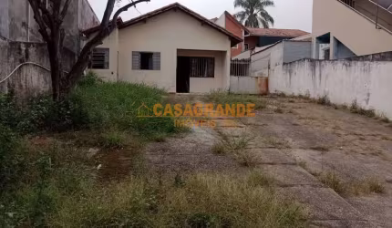 Casa + Edícula com 04 Quartos, 200m² no Jardim Satélite - SJC