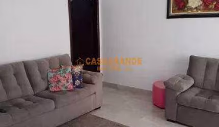 Casa com 03 quartos, 177mts no Monte Castelo SJC