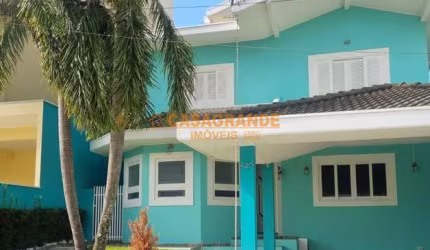 Casa com 4 quartos- 245 m²- Condomínio Altos da Serra IV