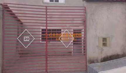 Casa com 02 quartos, no Jardim Santa Hermínia