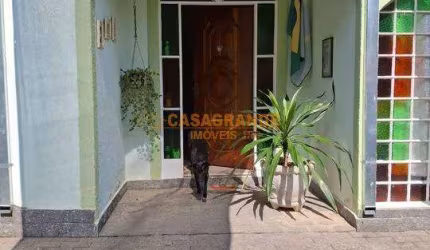 Casa com 04 quartos, Jardim das Indústrias