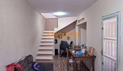 Casa a venda com 3 quartos - Vista Verde - SJC