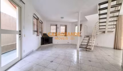 Casa  com 5 quartos- 310 m² no Condomínio Beija Flor- Urbanova