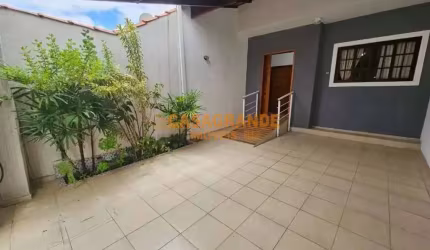 Casa sobrado com 03 quartos no vista linda