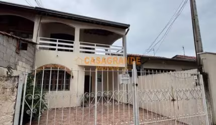 Alugo casa com 03 quartos, 100m² no Jardim Ismênia