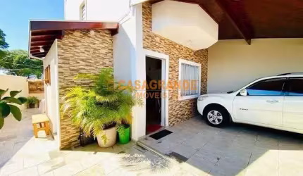 Casa Sobrado com 02 quartos, 130m² no Vila Tesouro  SJC