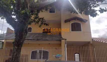 Casa com 8 quartos Jardim Motorama + Edicula