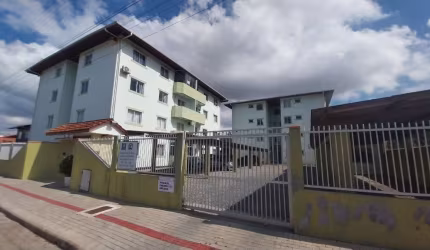 Lindo apartamento desocupado com garagem