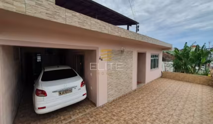 Casa com 04 dormitórios sendo 02 suítes, Barreiros - São José/SC
