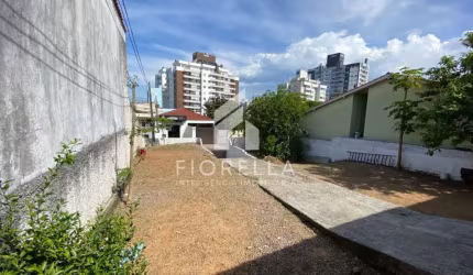 Terreno no Bairro Nossa Sra. do Rosário em São José.