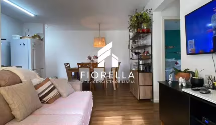Apartamento com 02 dormitórios 01 suíte no bairro Praia Comprida em São José.