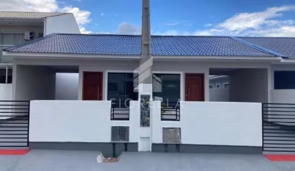 Casa com 03 dormitórios, sendo 01 suíte em Forquilhas - São José/SC