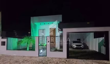 Casa com 03 dormitórios, sendo 01 suíte, e 02 demi-suíte em São Sebastião - Palhoça/SC