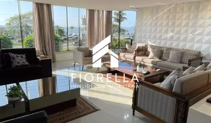 Apartamento de 04 dormitórios, 02 suítes, 332 m², à venda, Centro em Florianópolis/SC.