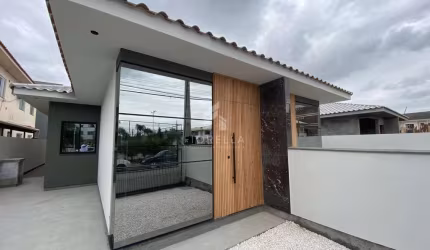 Casa em consatrução à venda com 03 dormitórios, sendo 01 suíte no Loteamento Nova Palhoça/Palhoça - SC.