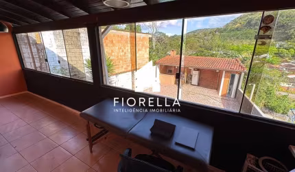 Casa à venda com 03 dormitórios, sendo 1 suíte, em Potecas, São José/SC.