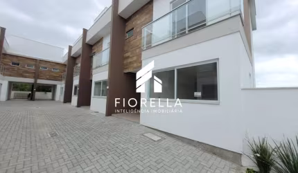 Sobrado novo à venda, com 02 suítes, 01 vaga, no bairro Nova Palhoça, Palhoça/SC.