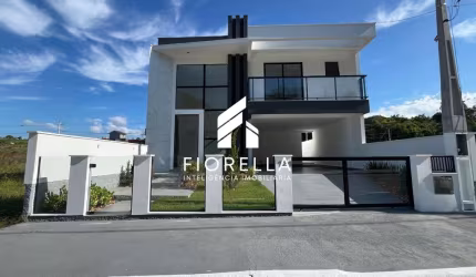 Casa nova 4 dormitórios sendo 1 suite + 2 demi-suites em São José.