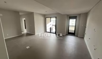 Apartamento de 02 dormitórios, sendo 01 suíte, no bairro Floresta em São José