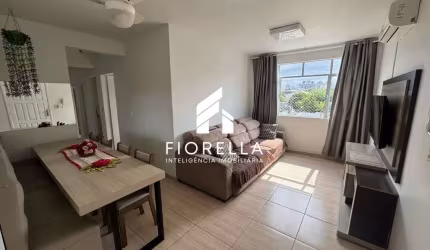 Apartamento com 3 dormitórios, sendo 1 suíte no bairro Estreito em Florianópolis