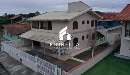 Casa Porteira Fechada com 6 dormitórios, sendo 1 suíte + edícula com suíte na Praia da Pinheira em Palhoça