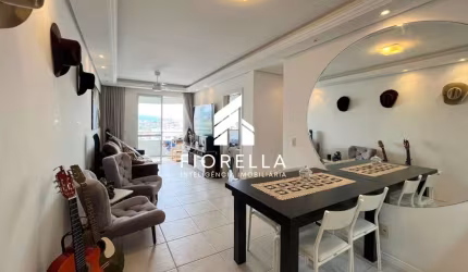 Apartamento à venda, 2 quartos sendo 1 suite, semi-mobiliado e decorado, em Barreiros, São José/SC