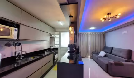 Apartamento à venda com 02 dormitórios, sendo 01 suíte, em Barreiros/São José -SC.