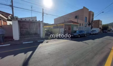 03 casas com entradas independentes à venda por R$ 850.000 - Centro - Guararema/SP