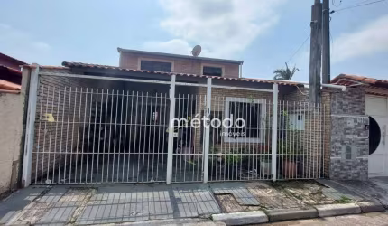 Casa com 4 dormitórios à venda, 194 m² por R$ 870.000,00 - Centro - Guararema/SP