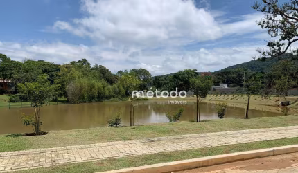 Lote plano de 500m² em condomínio de alto padrão com área verde e lago para pesca - R$550.000,00 - Itapema - Guararema - SP