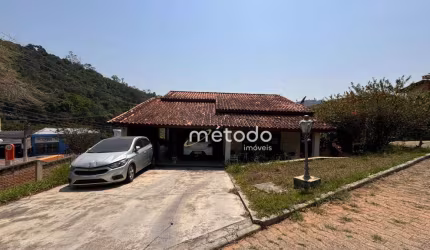 Casa com 3 dormitórios à venda, 166 m² por R$ 1.100.000 - Centro - Guararema/SP