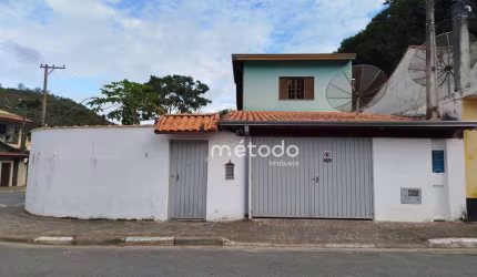 Casa com 3 dormitórios à venda, 250 m² por R$ 870.000,00 - Nogueira - Guararema/SP