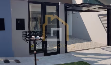 Casa com closet no Jardim Palmeiras
