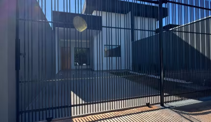 Casa no Jardim Madrid em Maringá com suíte