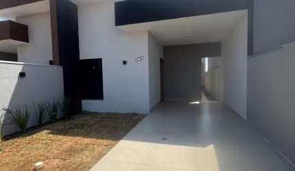Casa no Jardim Mariana com corredor lateral