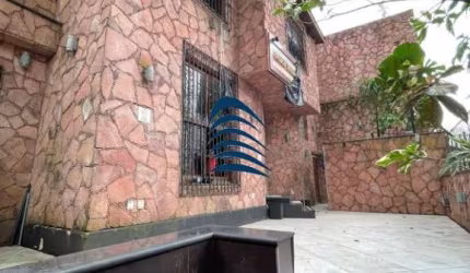Vendo ou Alugo casa situada na Rua Florida no bairro da Graça, próximo a máxima infraestrutura de serviços