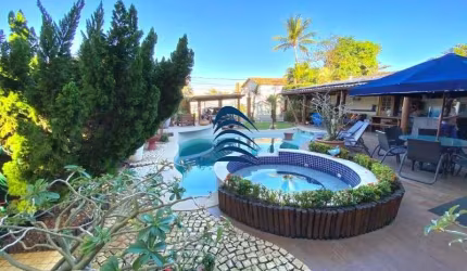 Excelente casa triplex, próximo da praia de vilas do atlântico, rua super tranquila, sem saída, piscina  ampla com cascata, iluminação, hidromassagem além de um maravilhoso espaço gourmet
