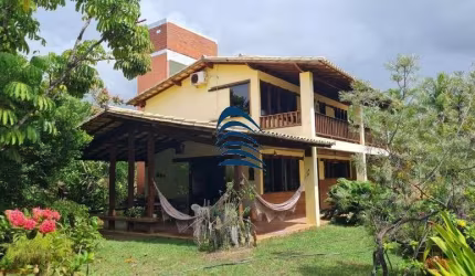 Excelente sítio em Busca Vida com sede e edícula, 4 quartos sendo 2 suítes, a 500 metros da praia!!  Pavimento térreo: 2 quartos, banheiro social, var
