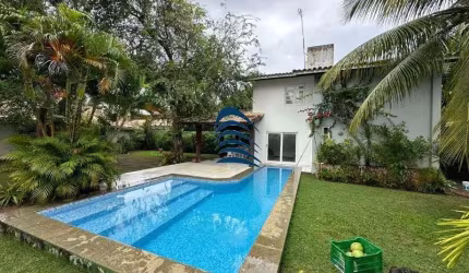 Casa para VENDA em INTERLAGOS  Terreno com 1.320m², plano, com diversas árvores frutíferas e bem localizada dentro do condomínio.