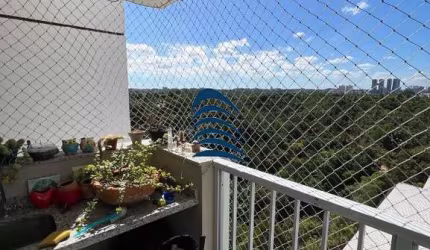 CONDOMÍNIO VISTA PATAMARES   Apartamento com 67m2, 2/4 com suíte, varanda, ar-condicionado nos quartos, intermediário , 1 vaga de garagem coberta