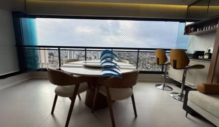 Apartamento  finamente decorado 3/4 sendo 3 suítes sendo 1 demi-suite, sala ampliada e  integrada  com varanda
