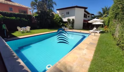 Casa 4/4, 2 suítes,  varanda em dois quartos, salas, bar, sauna, piscina