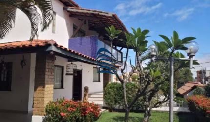 Casa em Piatã, pronta pra morar, 05 quartos sendo 02 suítes, 100 m da praia de Piatã