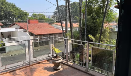 CASA ASSIBDADA NO PQ CONTINENTAL  RUA TRANQUIL TRANSITO LOCAL ARBORIZADA