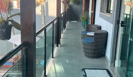 LINDA CASA ASSOMBRADA 400M2