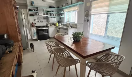 Lindo sobrado com 02 suítes e closet