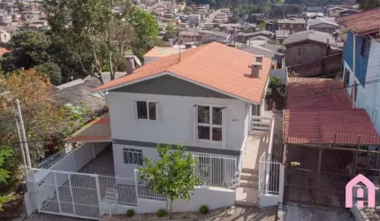 Casa em condomínio fechado com 3 quartos à venda no Charqueadas, Caxias do Sul , 266 m2 por R$ 549.000