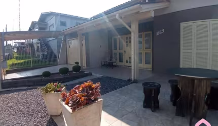 Casa com 3 quartos à venda no Santa Catarina, Farroupilha , 148 m2 por R$ 615.000